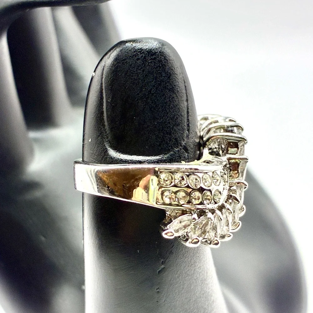 Vintage Marquise & Channel Set Cubic Zirconia Ring in a Silver Tone Size 6.0